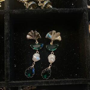 Emerald & Pearl Earrings